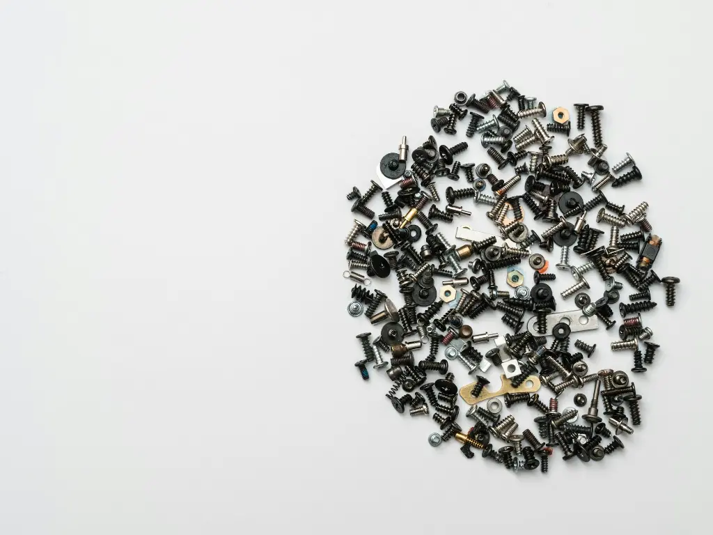 unsplash_dsJtesSBCeY_screws.webp